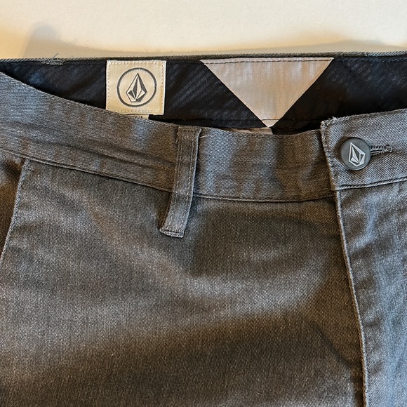 Volcom shorts - Picture 2 of 6